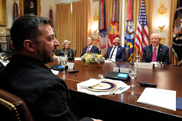 Zelenskyj tentokrát nedráždil mikinou. To sako je nádherné, ocenil Trump jeho styl