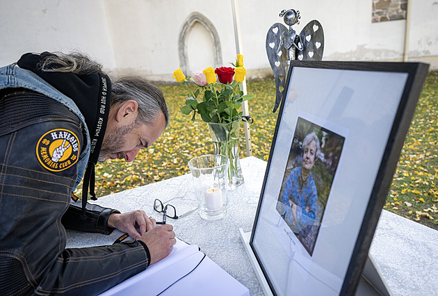 V Pyšelích se rozloučili s Danou Drábovou. Žila bez zbytečné pompy, vzpomínal farář