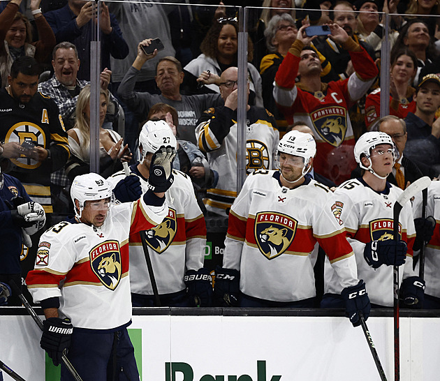 Velký návrat kamaráda. Pastrňák vítal Marchanda v Bostonu, ten se rozplakal