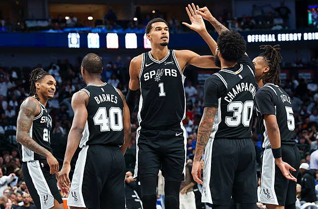 Wembanyama zase ční nade všemi. NBA viděla i nejlepší debut od roku 1959