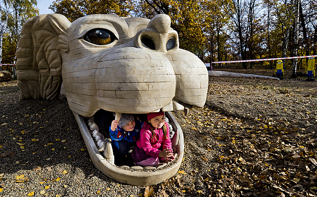 Bájný Falco doletěl do Bíliny. Unikátní socha je hitem internetu i výletníků