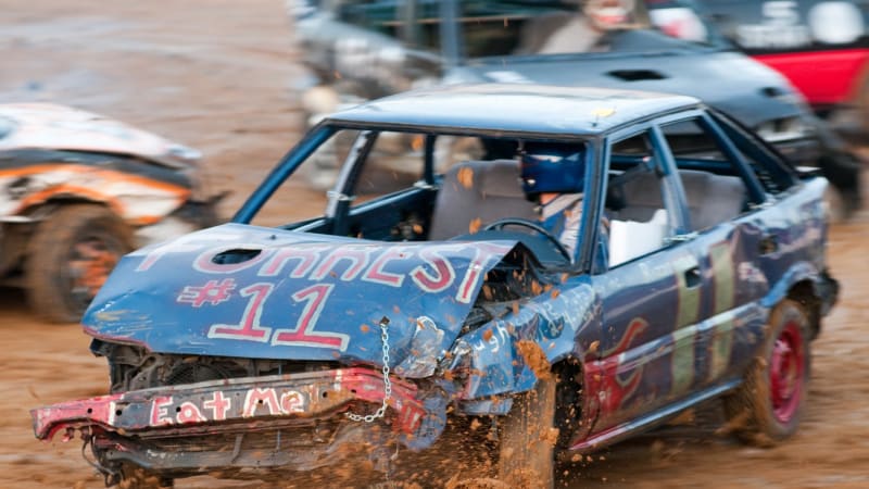 Auto na demoličním derby v Austrálii vyletělo do davu. Do nemocnice převáželi mnoho zraněných