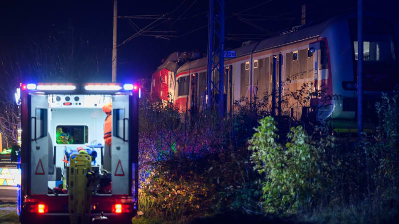 Dezorientovaní a zranění lidé, zničené vlaky. Policie zveřejnila záběry ze zásahu u Pezinku