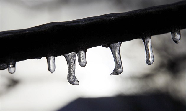 Nízké teploty neustanou. Mrznout bude nejen v noci, může i sněžit