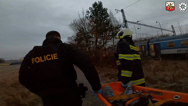 Proběhneme vagon, jestli tu někdo neleží. Policie ukázala zásah u srážky vlaků