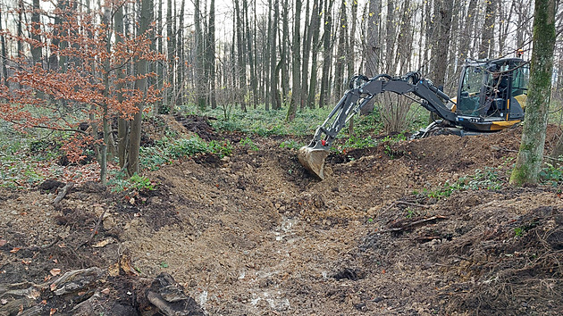 V třineckém lesoparku lesníci vyhloubí patnáct tůní, mají zadržet vodu