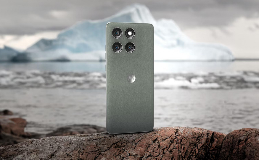 Předvánoční hit. Motorola má telefon za 8 tisíc s obří baterkou a ultra rychlým nabíjením