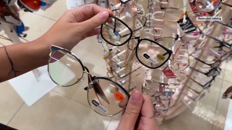Levné brýle a čočky ze supermarketu mohou poškodit zrak, varují odborníci