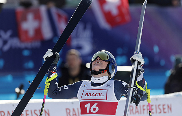 Sjezd ONLINE: Ledecká zahájila sezonu, Svatý Mořic okouzlila legenda Vonnová