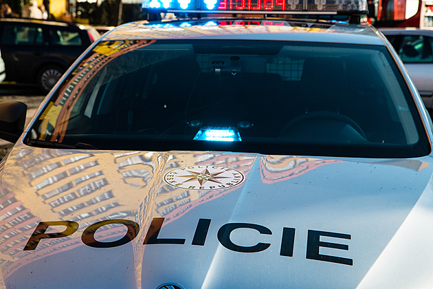 Tragédie v písecké firmě. Po pádu do nádrže jeden muž zemřel, druhý je zraněný