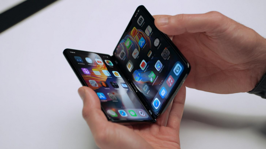 Apple ho žaluje, on přesto zveřejnil detailní pohled na iPhone Fold