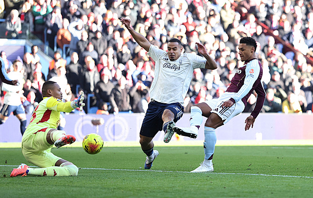 ONLINE: V akci Aston Villa, pak West Ham vyzve Wolverhampton. Večer Arsenal