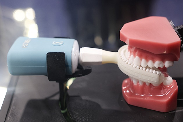 Vyčištěné zuby za 30 sekund i nové tamagotchi. Novinky z veletrhu CES