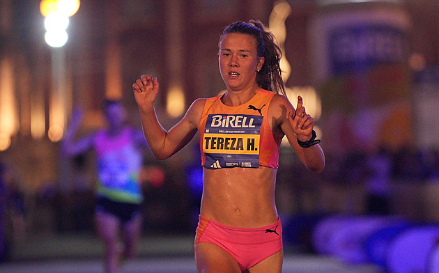 Zajíc i Hrochová zaběhli ve Valencii české rekordy na silniční desítce