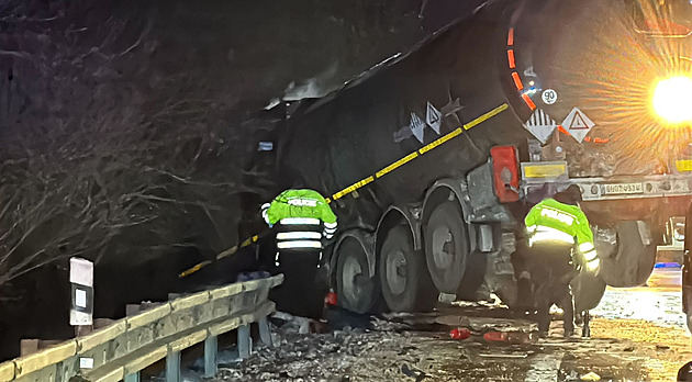 Tragická srážka s cisternou při ujíždění policii. Řidič za volantem neměl co dělat
