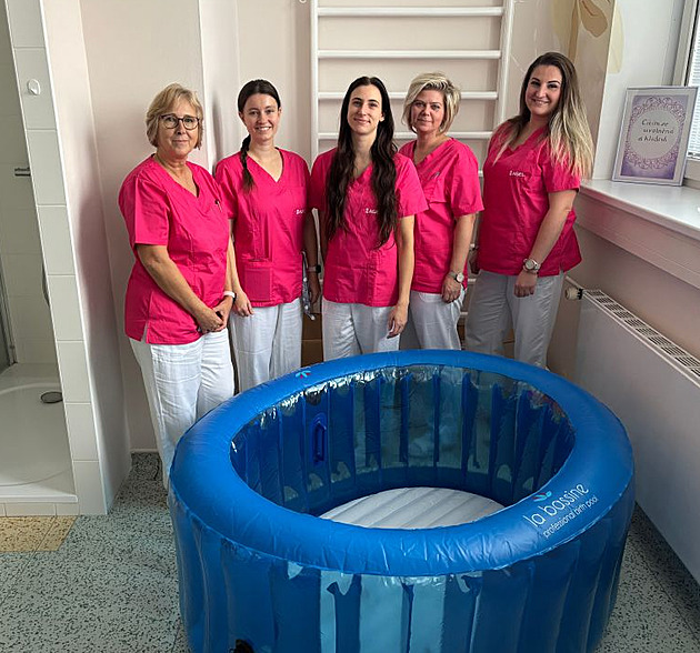 Porod do vody? Mírní bolest. Přerovská porodnice nabízí novinku