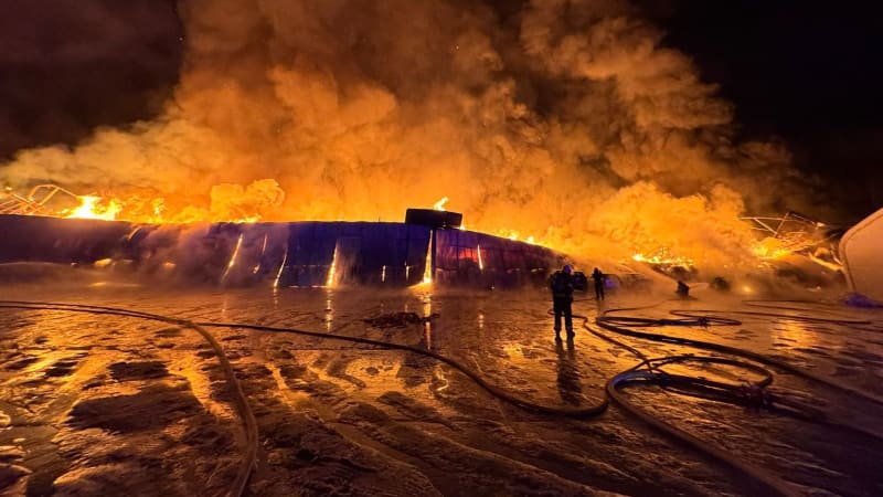 Rozsáhlý požár nákupního centra: Pákistánské úřady potvrdily 11 mrtvých, 60 lidí se pohřešuje
