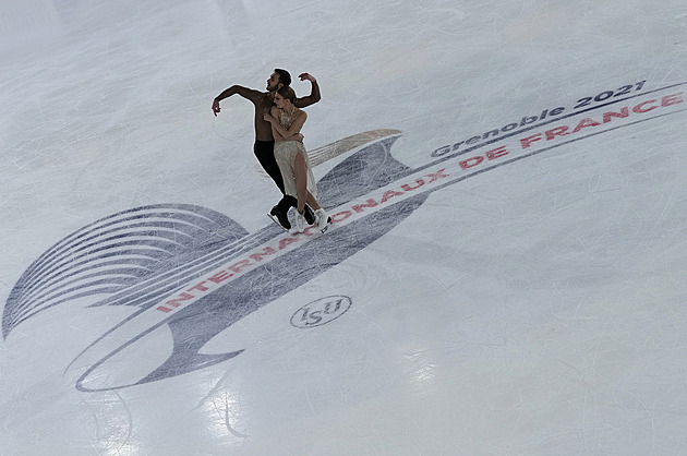 Ledová nenávist. Podporoval jsi sexuální predátory, říká ona. Jsi lhářka, reaguje on