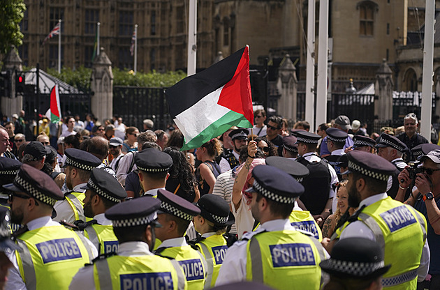 Islamismus bují, jste v ohrožení. Trumpova vláda chce dát azyl britským Židům