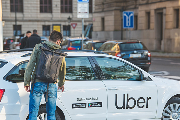 Protest taxikářů. Kupovat elektroauta za miliony je ekonomická sebevražda, říkají