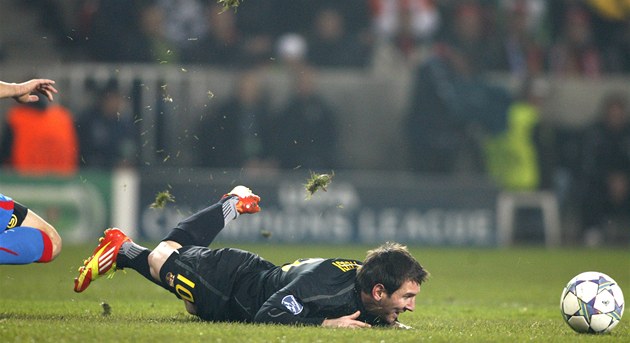 Barcelona v Česku: přestřelky v Edenu a Plzni, Messiho hattrick i Hapalova penalta