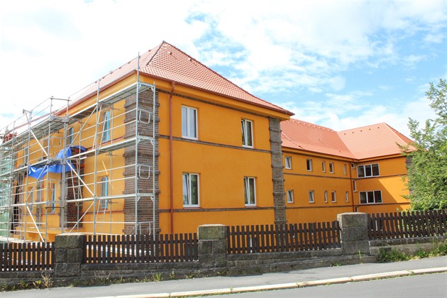 Proti obchodníkům s chudobou. Aš skupuje domy, aby z nich nevznikly ubytovny