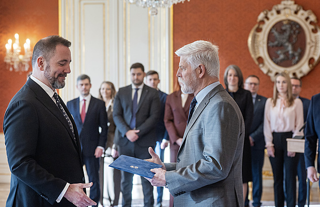 Pavel jmenoval ministrem Červeného. Hned zamířil na vládu, vyřešil střet zájmů