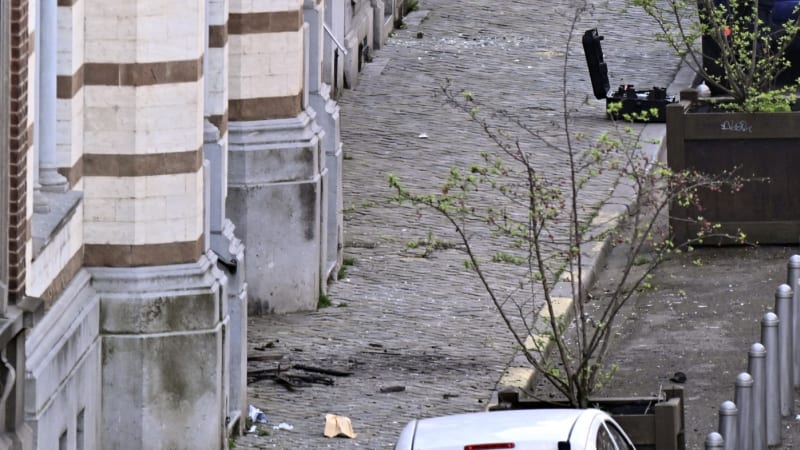 Výbuch otřásl synagogou v Lutychu. Extrémně násilný antisemitský čin, zuří starosta