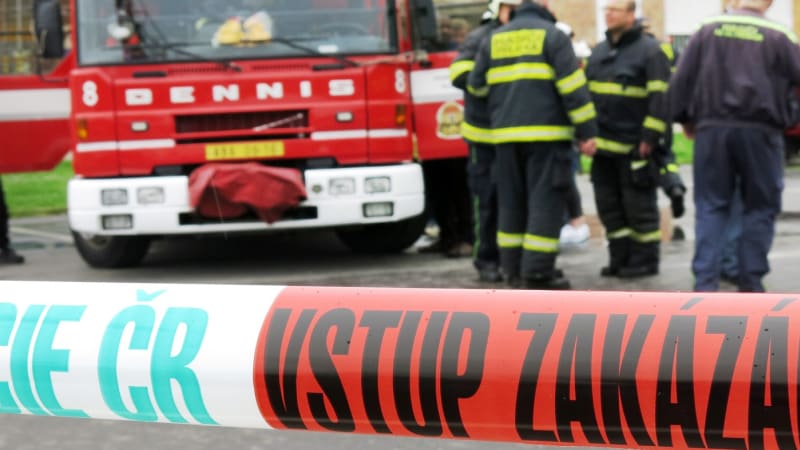 Rozsáhlý požár na Zlínsku: Probíhá evakuace, lidé z okolí nemají otevírat okna