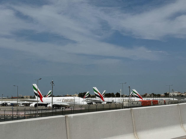 Írán útočil u letiště v Dubaji, několik zraněných. Emiráty čelily už tisíci dronů