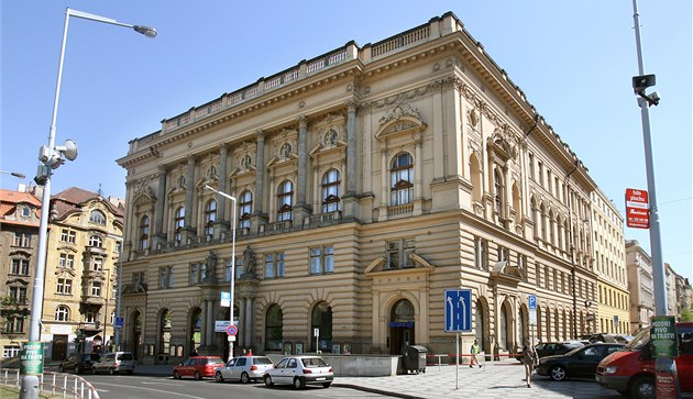 Na poosmé to vyšlo. Majetkový úřad prodal Národní dům na Vinohradech