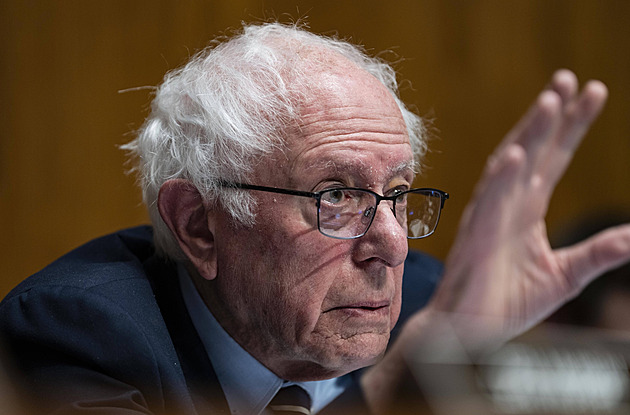 Když mohou útočit USA a Izrael, proč ne Rusko nebo Čína? ptá se Sanders