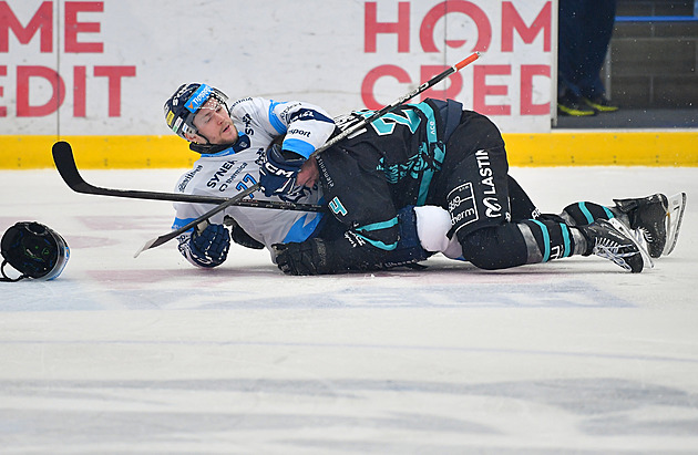 ONLINE: Jiskra vrací Energii náskok dvou gólů, Třinec stejný rozdíl s Hradcem dotáhl