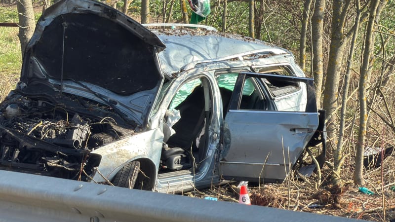 Tragická nehoda na Kolínsku: Zemřela spolujezdkyně, řidič je v kritickém stavu