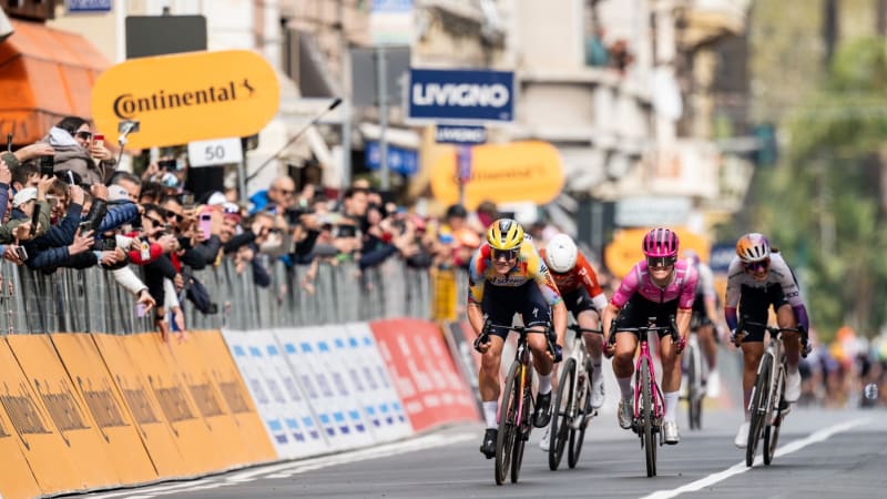 Hrůznou srážku cyklistek v Itálii zachytilo video. Závodnice přeletěla svodidla, líčí následky