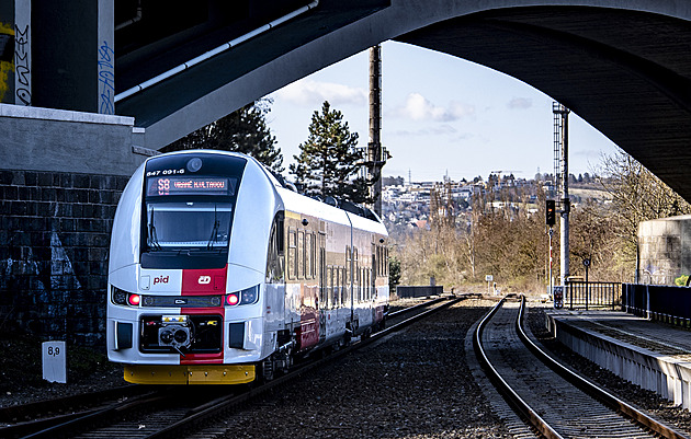 Pro trampy i mastňáky. Na Posázavský pacifik vyjely moderní motoráky