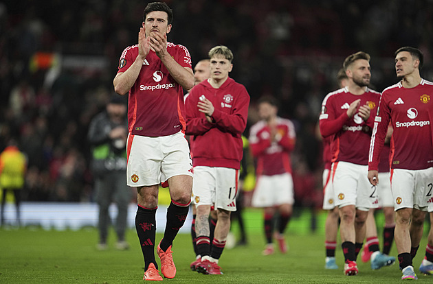 Fotbalové přestupy ONLINE: Maquire prodloužil v United, Kinského v Tottenhamu povede De Zerbi