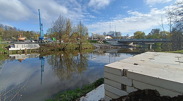 Havlíčkův Brod začal stavět provizorní most. Hlavní tah se zcela uzavře v květnu