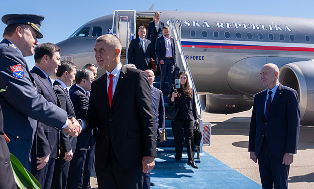 Babiš se přesunul do Kazachstánu, přijme jej tamní premiér. Delegaci opustil šéf ČEZ