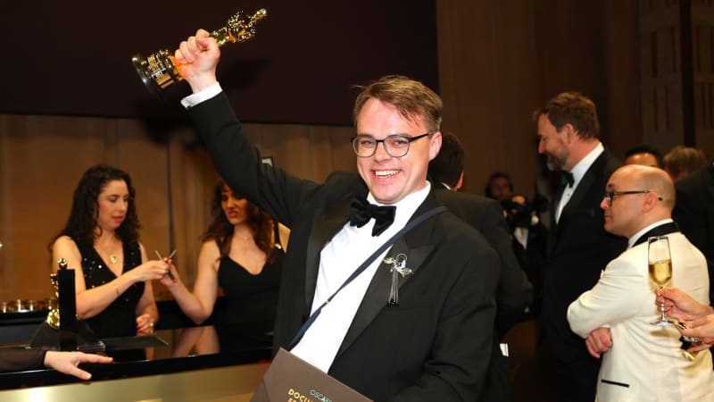 Ztracený Oscar se našel. Režisérovi snímku Pan Nikdo proti Putinovi se aerolinky omlouvají