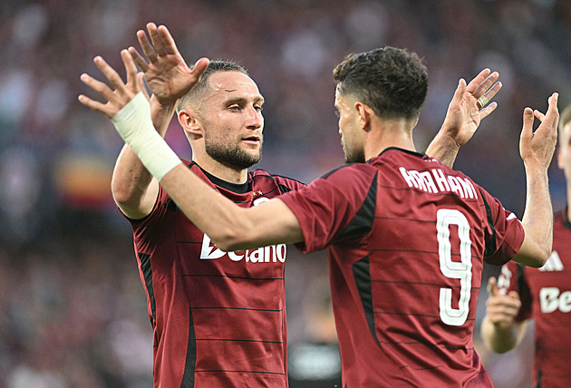 ONLINE: Sparta - Jablonec 2:0, Azaka krátce po nástupu vyloučen, gól hostů neplatí