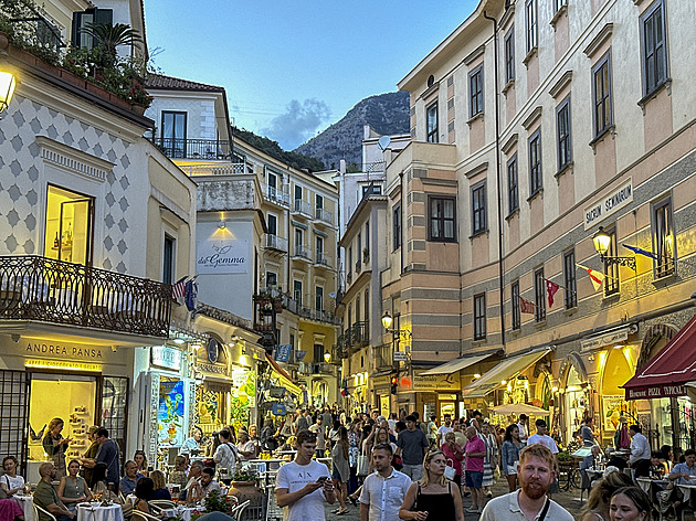 Sněz a uteč. Malebné italské pobřeží se proměnilo ve scény z třetího světa