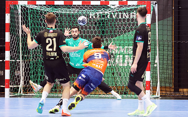 Senzační otočka dotažena! Plzeň vyloupila Karvinou a slaví házenkářský titul