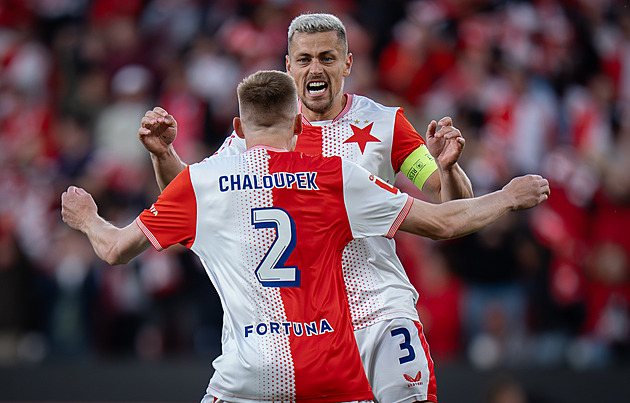 ONLINE: Slavia - Sparta 3:2, domácí během minuty otáčejí, pak červenou vidí Chorý