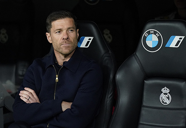Hvězdné jméno na lavičce. Xabi Alonso povede Chelsea, podepsal na čtyři roky