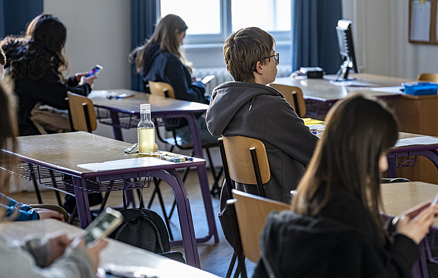 Testování žáků je pozastavené. Ředitelé čekají na vysvětlení kolem citlivých otázek