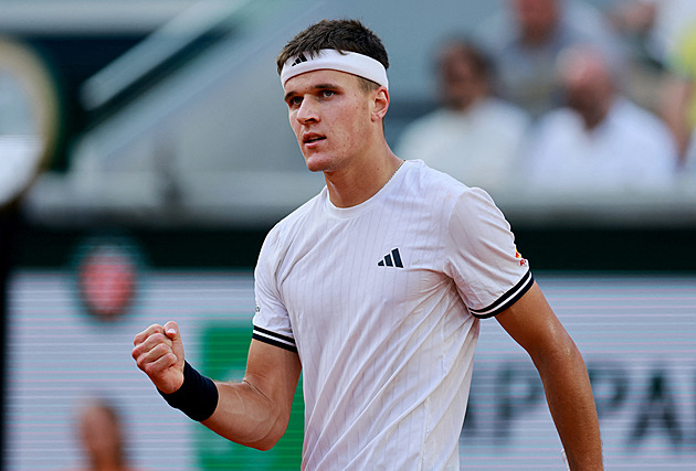 Roland Garros ONLINE: Menšík v souboji mladíků hraje o postup do semifinále