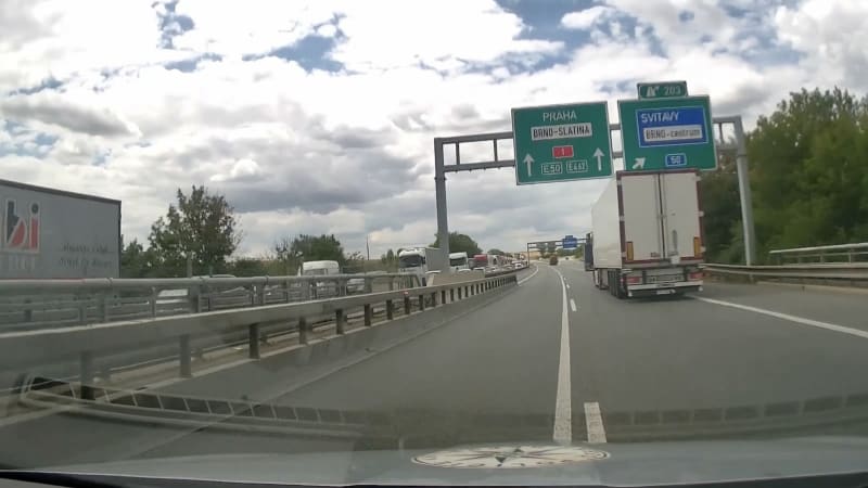 Dramatická záchrana dívky v Brně: Po nehodě pomohl pohotový zásah policistů