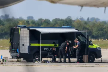 Německá policie pátrá po objektu, s nímž se srazilo letadlo u lipského letiště