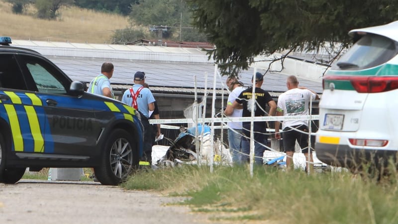 Pád letadla u Očové: Zemřít mohla celá rodina, nastoupit měla původně i Filipova žena se synem